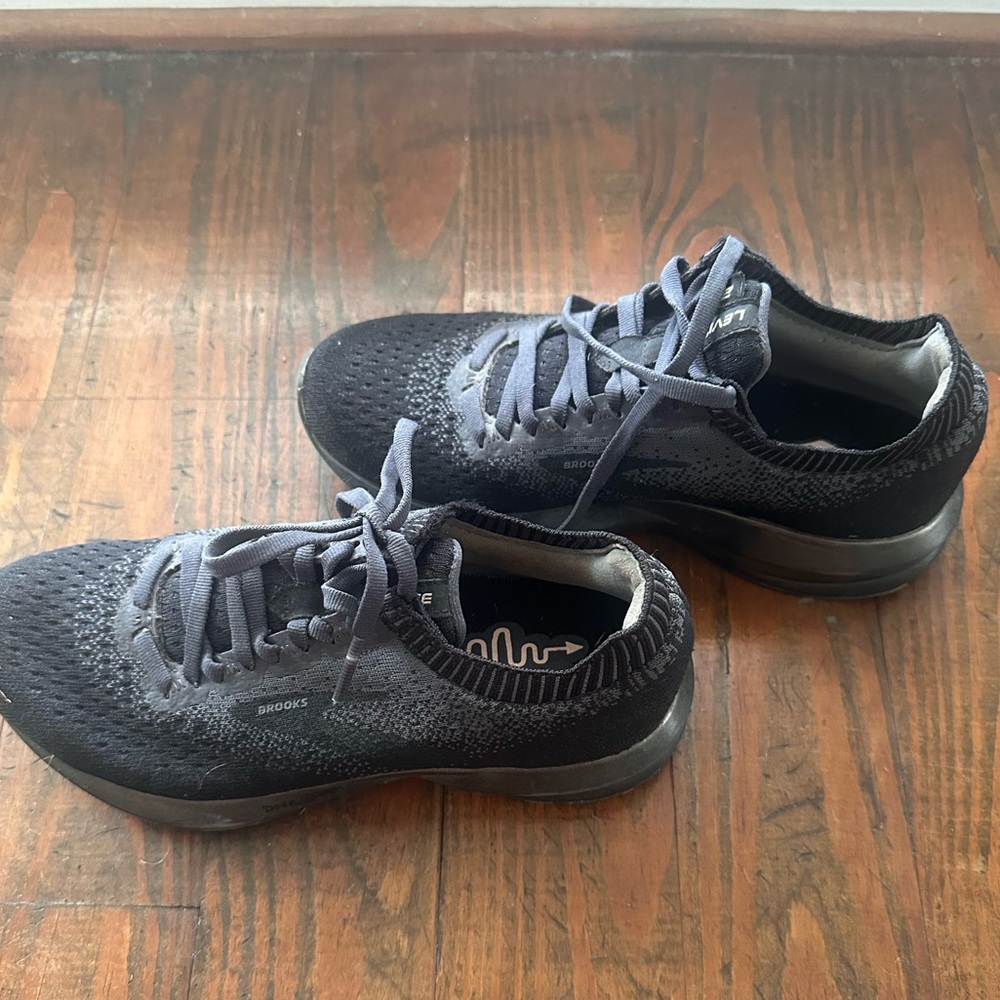 Brooks Women's Black Knit Athletic Shoes